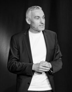 220930202227_Dominik-PFAU_Christian_Buehne6